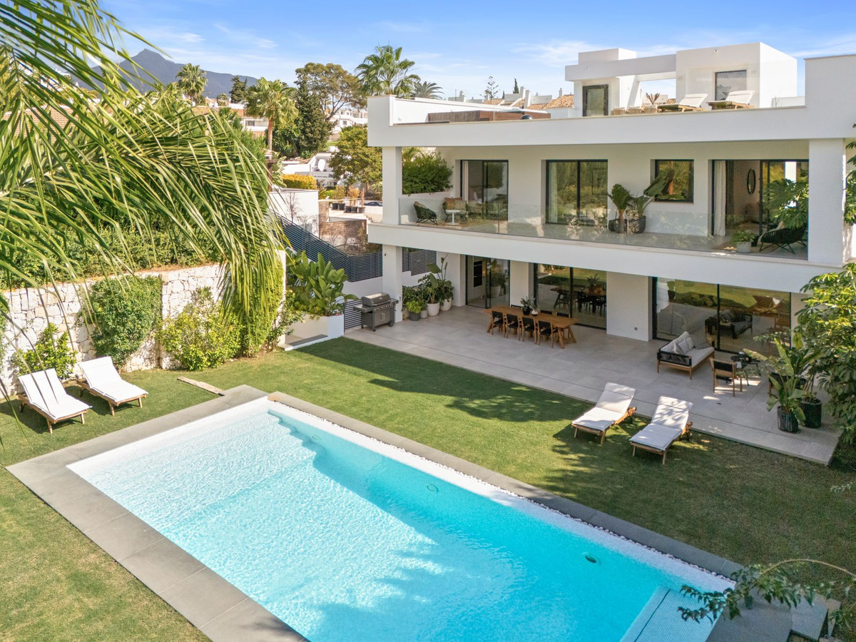 5 Bedroom Villa in Marbella - Photo 45