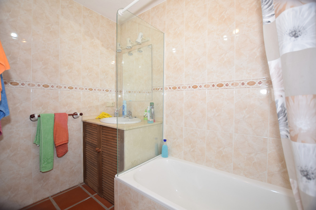 3 Bedroom Townhouse in San Pedro de Alcántara - Photo 11