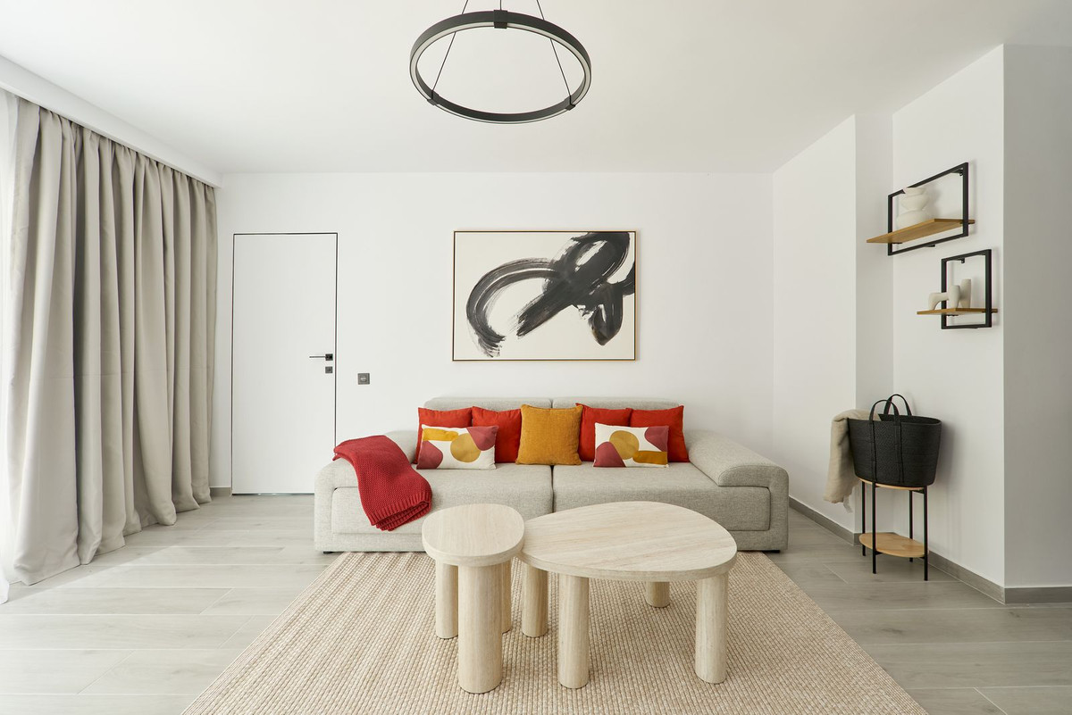 2 Bedroom Apartment in Marbella - Photo 3