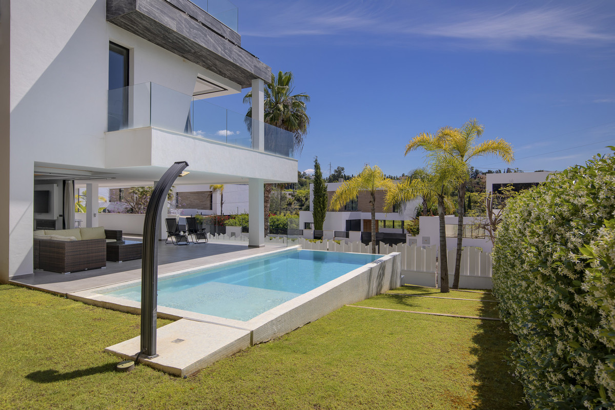 4 Bedroom Villa in Estepona - Photo 25