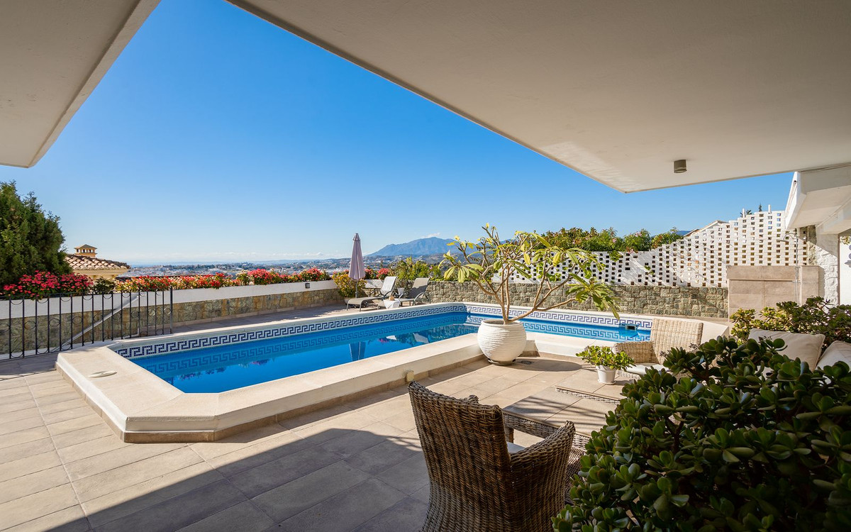 4 Bedroom Villa in Marbella - Photo 27