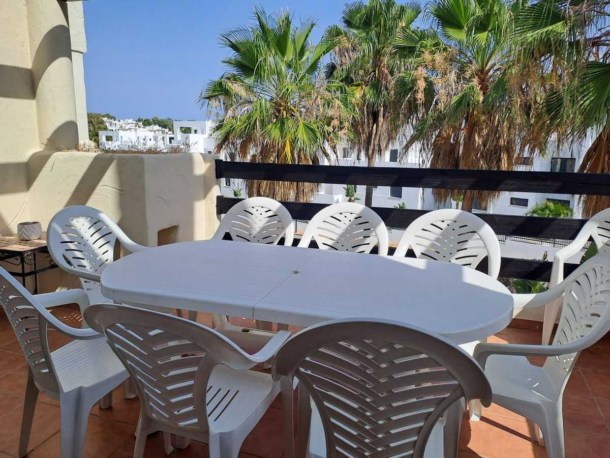 2 Bedroom Apartment in Estepona - Photo 4