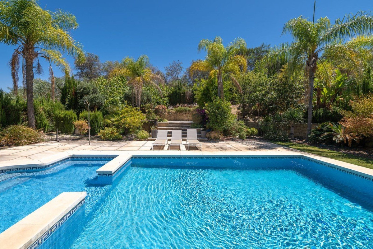 6 Bedroom Villa in Marbella - Photo 7