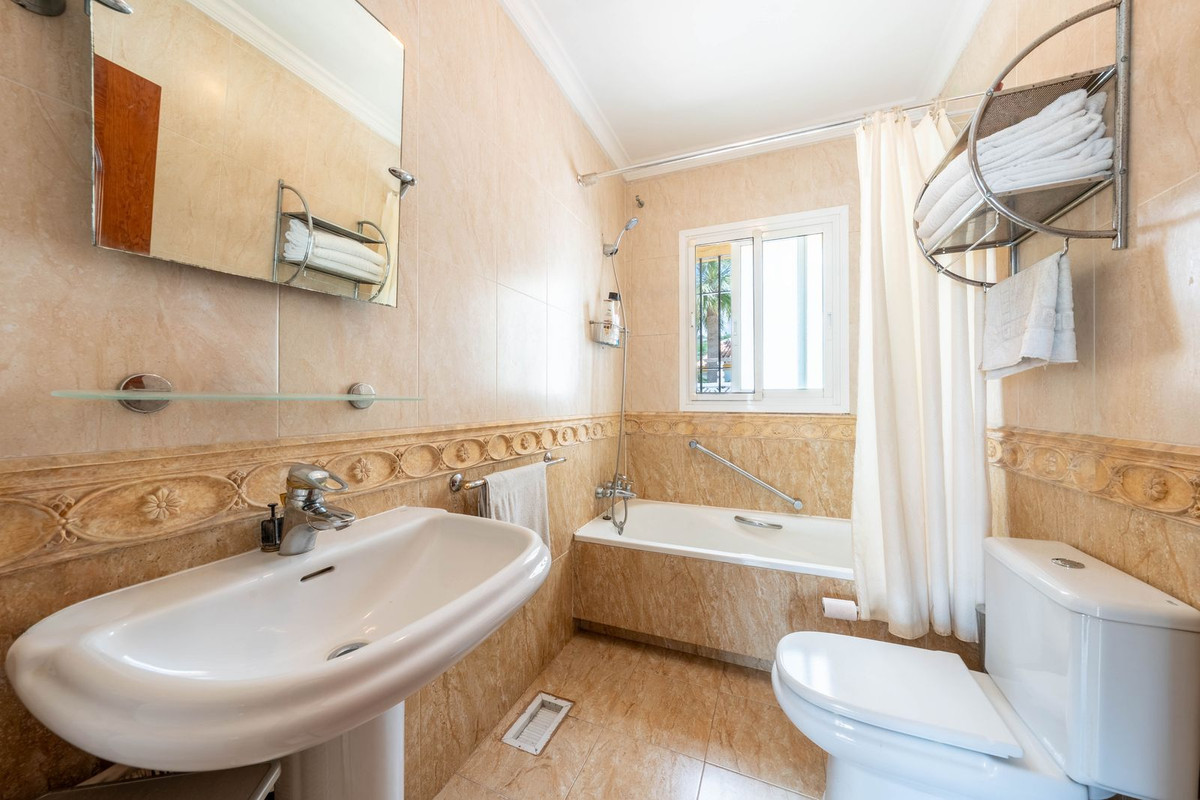 4 Bedroom Villa in Monda - Photo 52