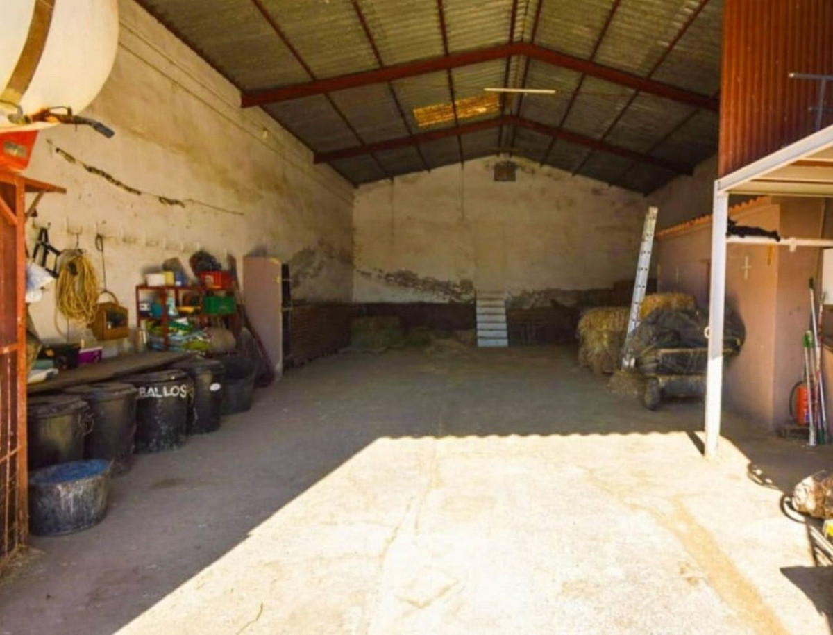 8 Bedroom Country house in Antequera - Photo 15