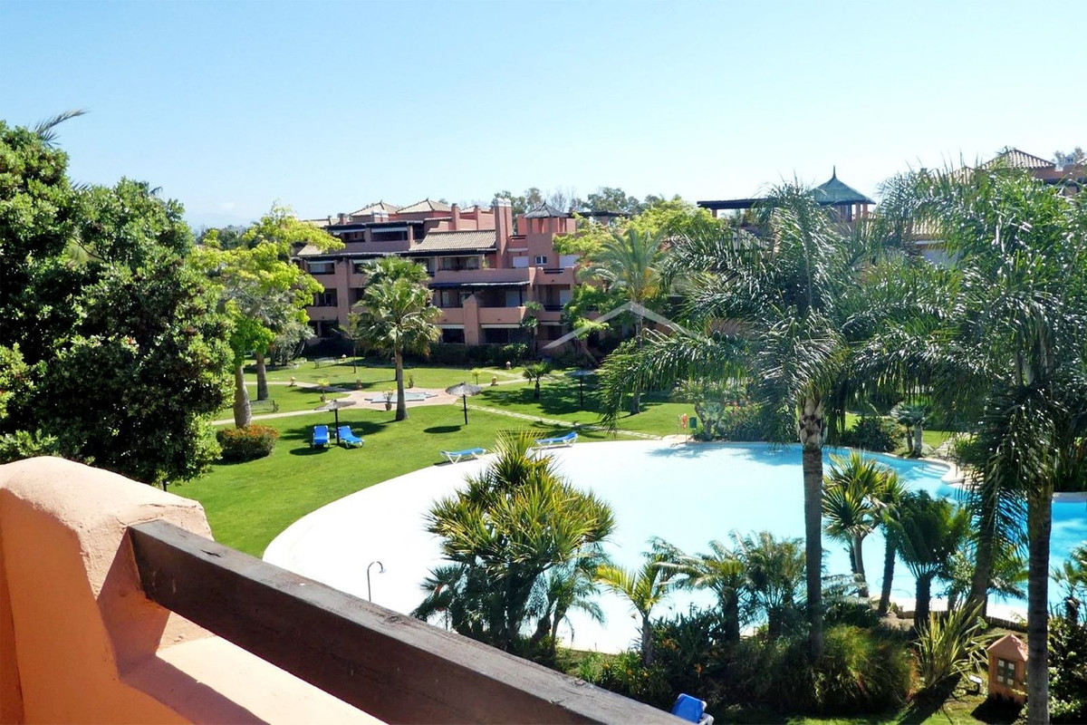 2 Bedroom Penthouse in San Pedro de Alcántara - Photo 3