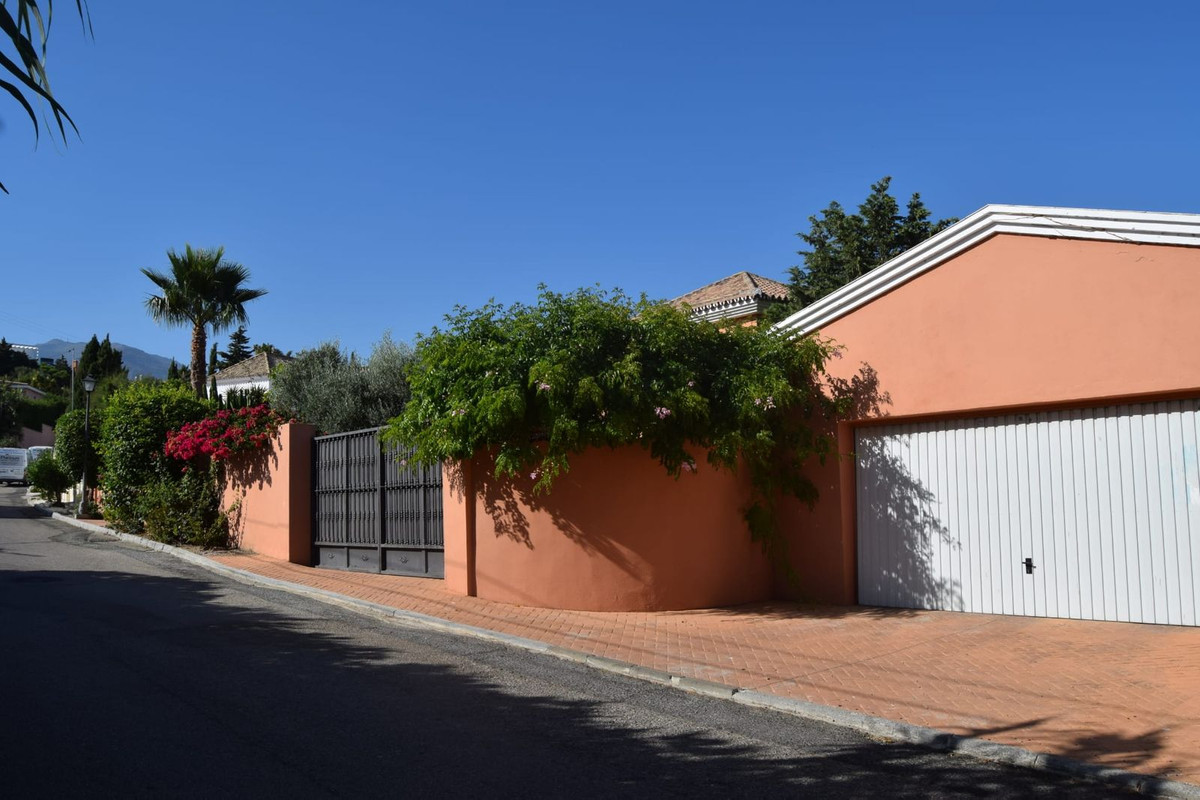 4 Bedroom Villa in Estepona - Фото 17