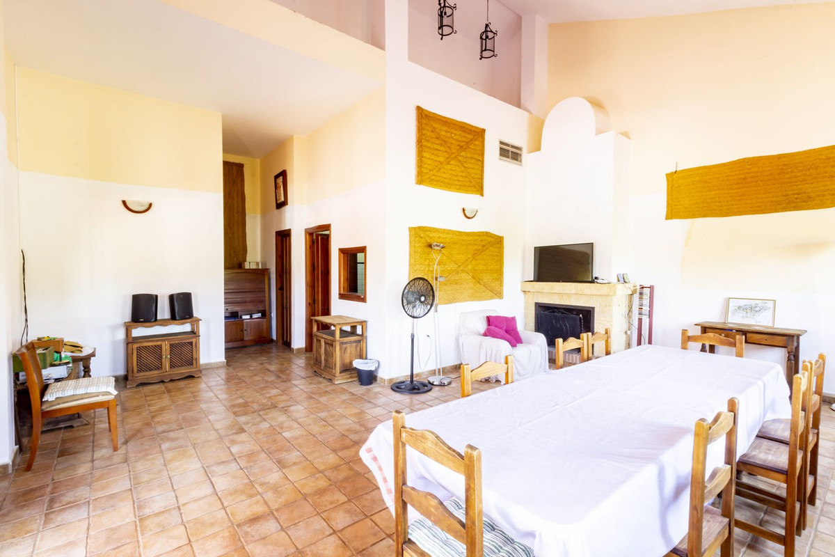 11 Bedroom Country house in Guaro - Photo 8