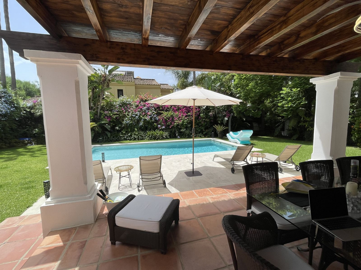 4 Bedroom Villa in Marbella - Photo 16