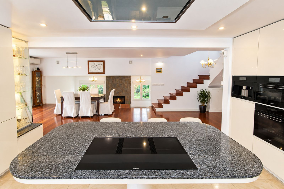 3 Bedroom Villa in Marbella - Photo 9
