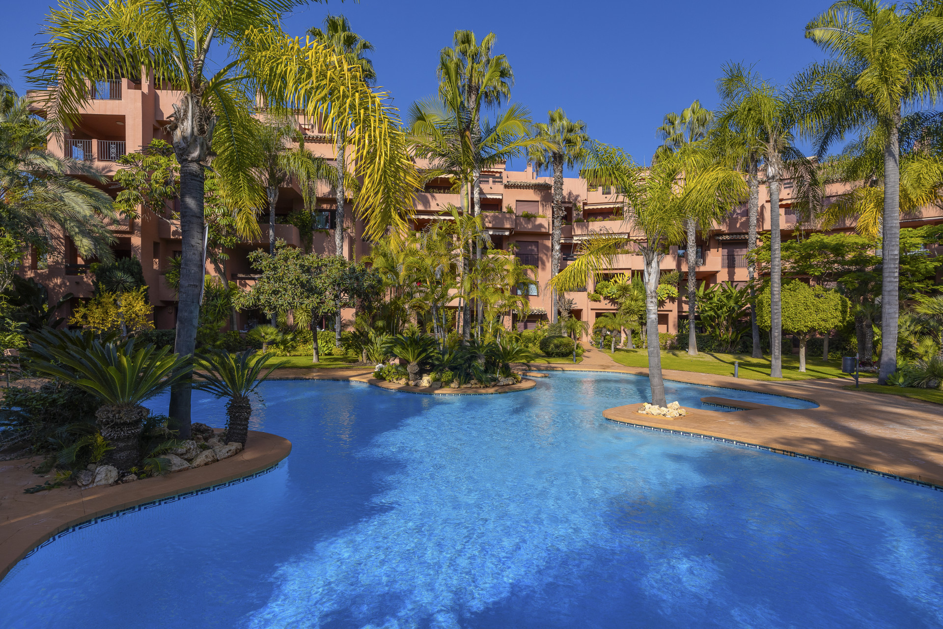 3 Bedroom Apartment in Marbella - Photo 2
