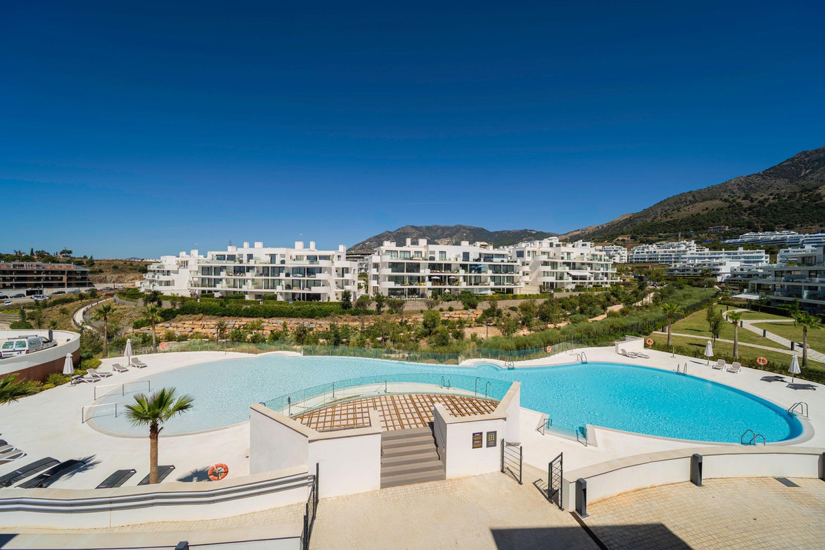 2 Bedroom Apartment in Benalmádena - Photo 12