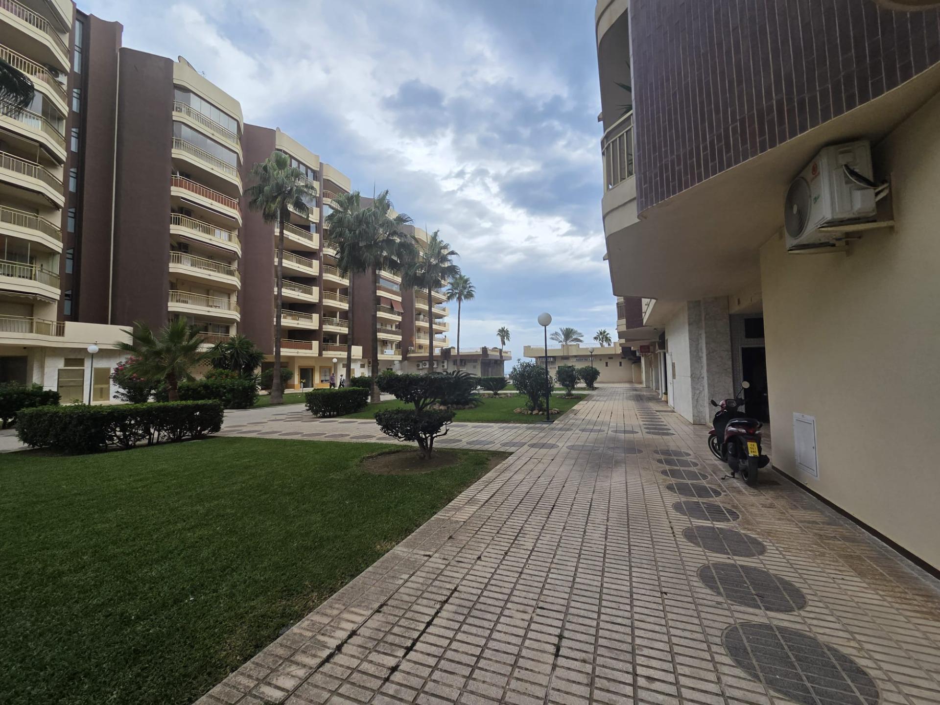 2 Bedroom Apartment in Fuengirola - Photo 2