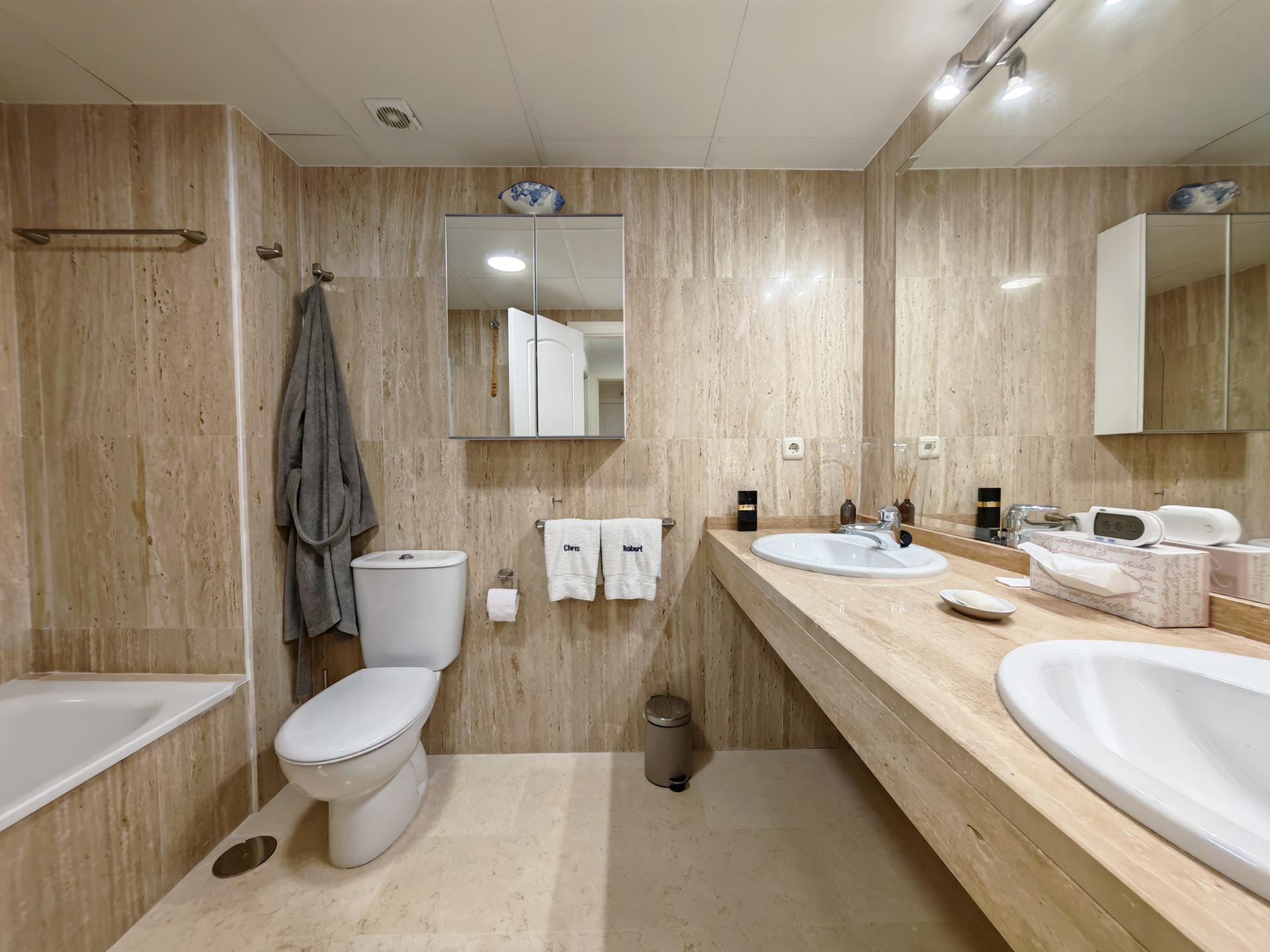 2 Bedroom Apartment in Marbella - Photo 8