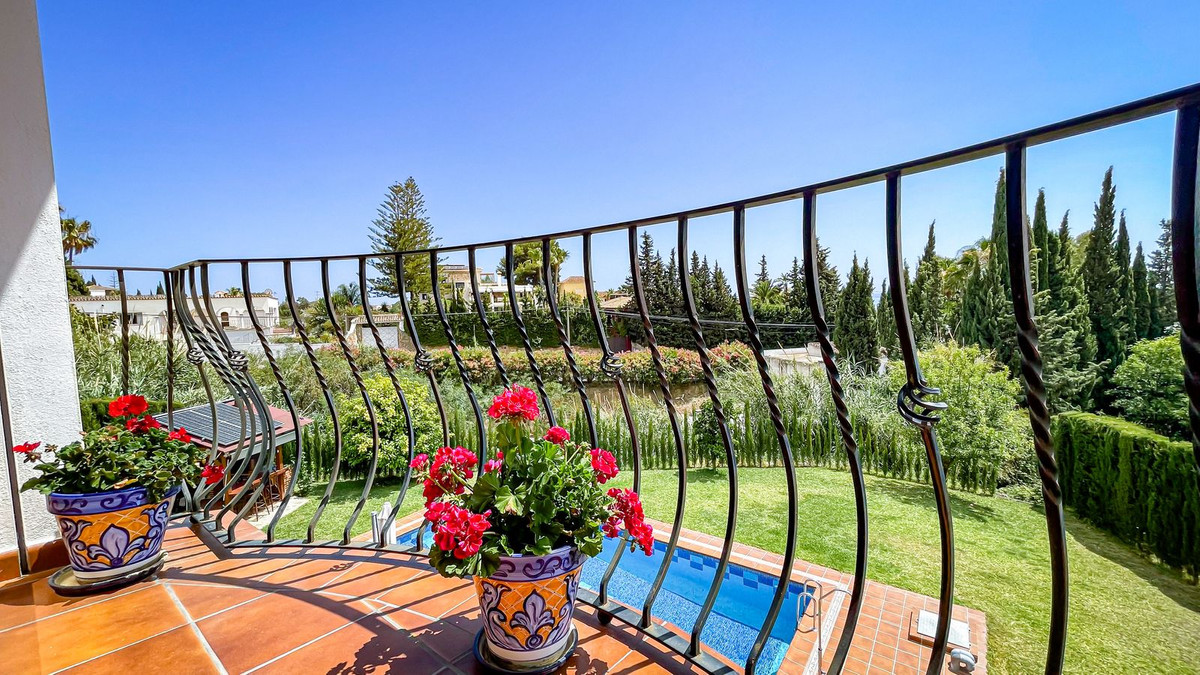 6 Bedroom Villa in Marbella - Photo 29