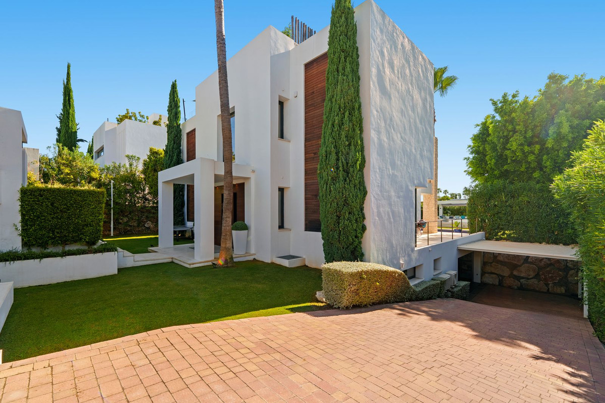 6 Bedroom Villa in Marbella - Photo 30