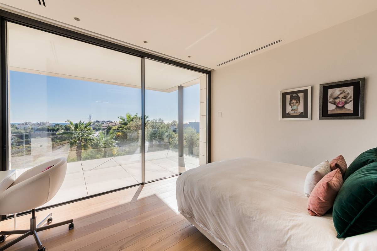 6 Bedroom Villa in Marbella - Photo 12