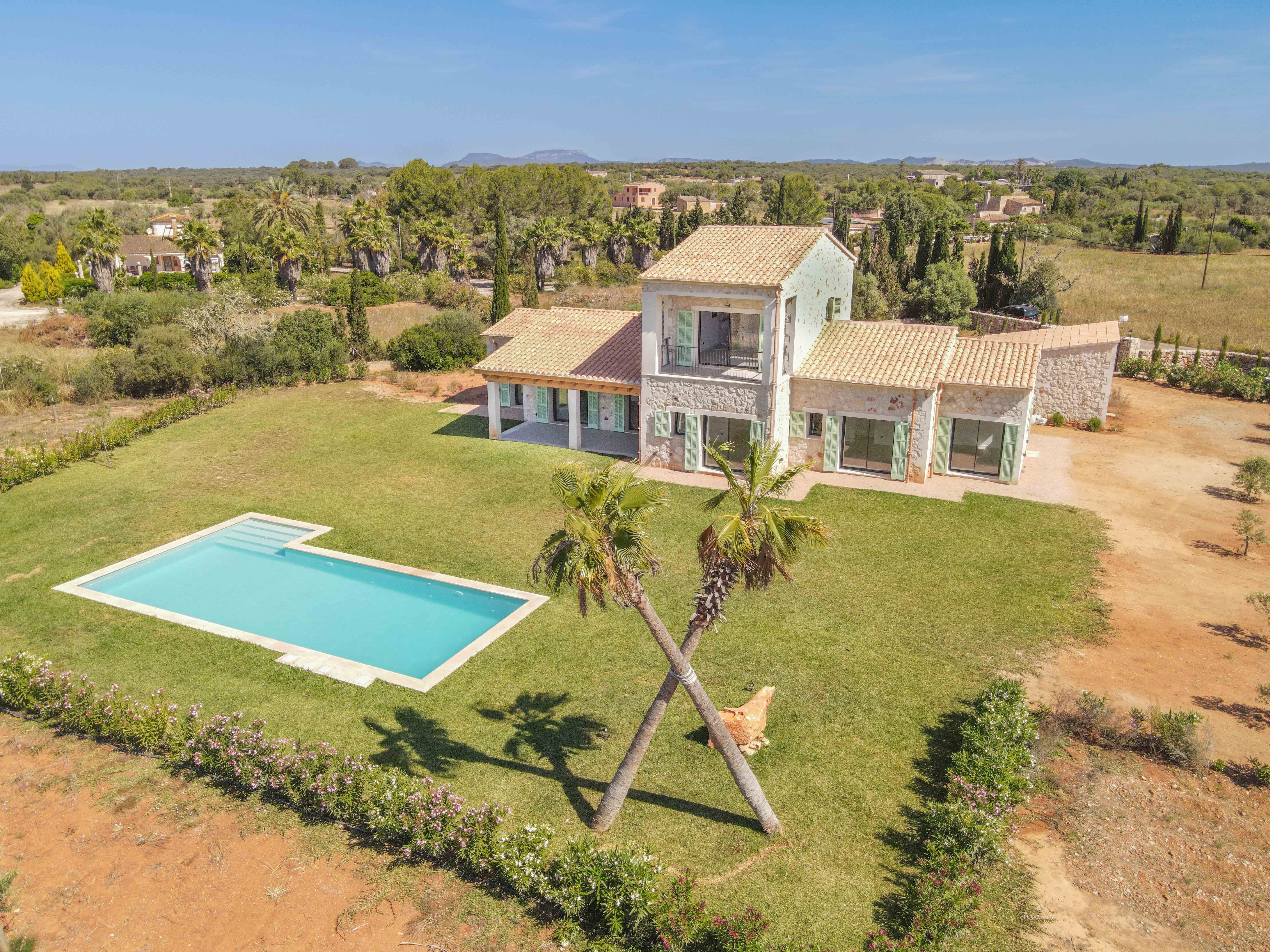 Chalet de 5 dormitorios con piscina en Baleares – Foto 2