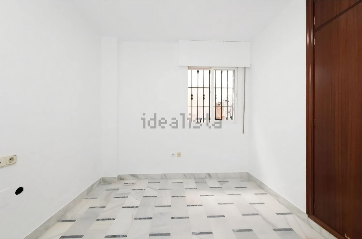 4 Bedroom Apartment in Málaga - Photo 18