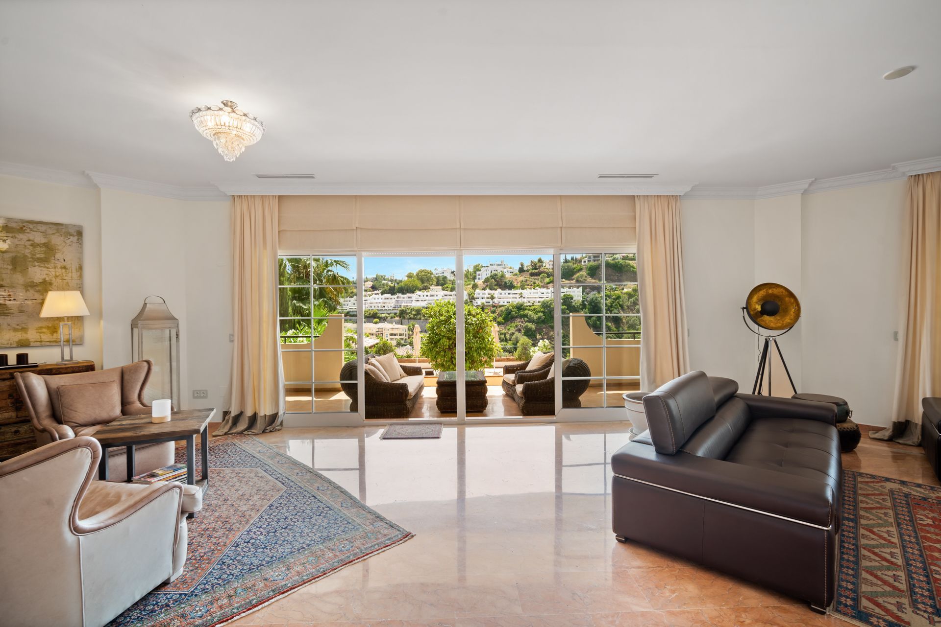 6 Bedroom Villa in Estepona - Photo 9
