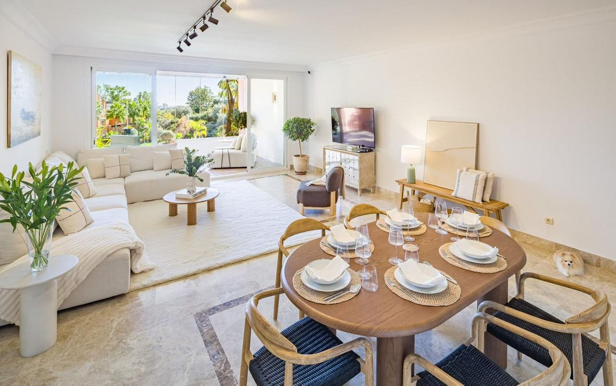 4 Bedroom Apartment in Marbella - Photo 3