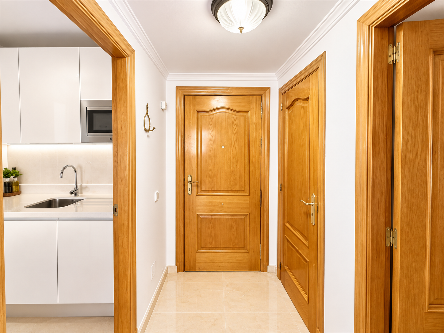 1 Bedroom Apartment in Marbella - Photo 10