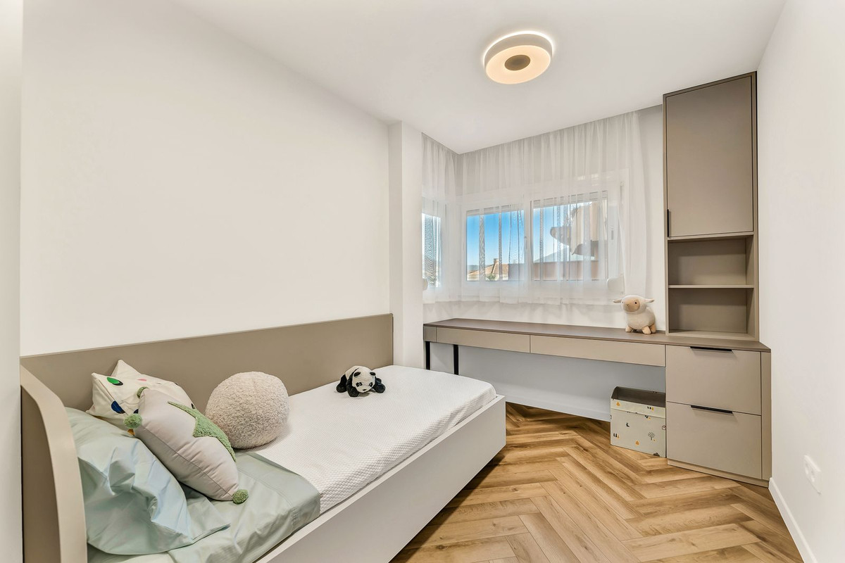 3 Bedroom Apartment in Marbella - Photo 17