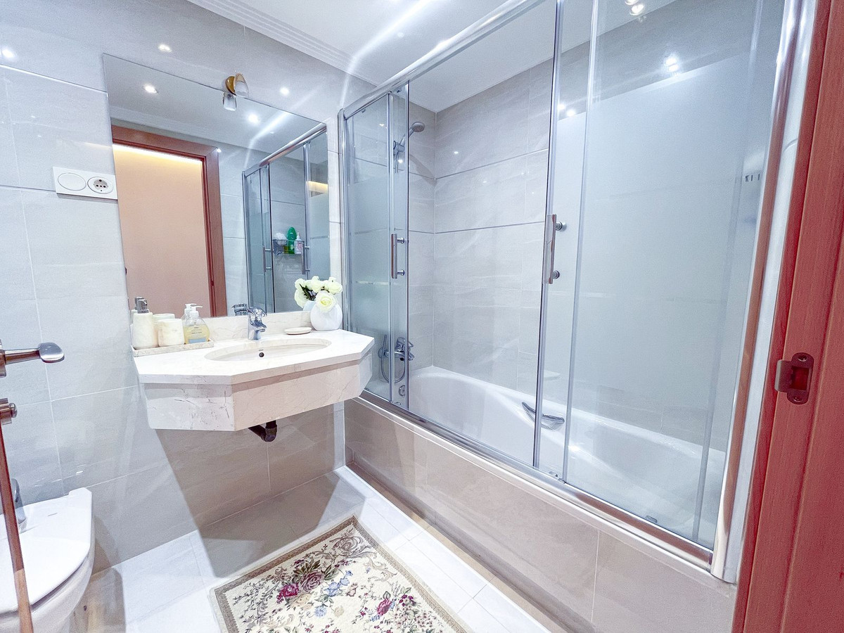 3 Bedroom Apartment in San Pedro de Alcántara - Photo 4