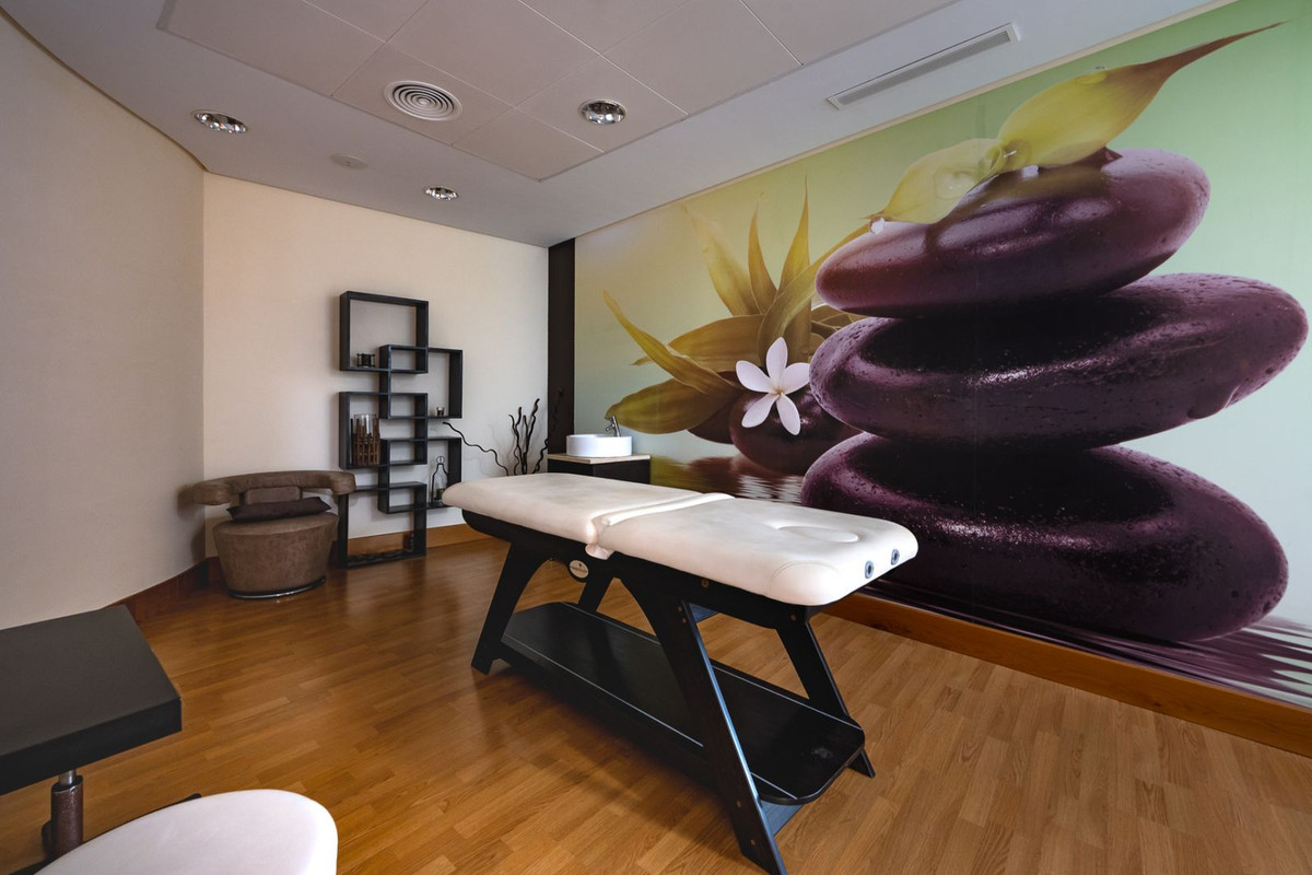 3 Bedroom Apartment in Marbella - Photo 16
