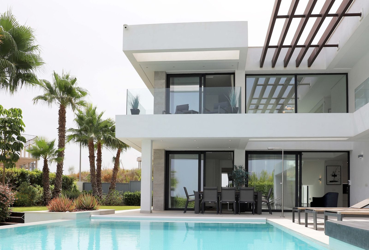 5 Bedroom Villa in Estepona - Photo 4