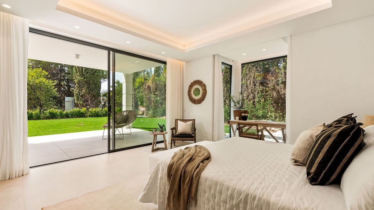 5 Bedroom Villa in Estepona - Photo 41