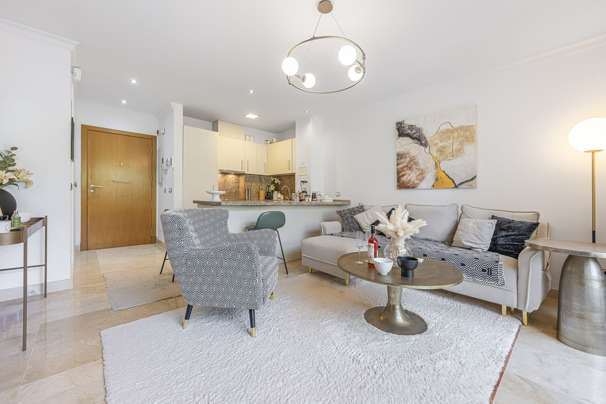 1 Bedroom Apartment in Estepona - Photo 15