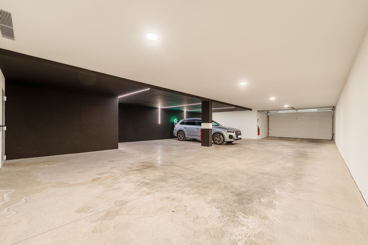 6 Bedroom Villa in San Pedro de Alcántara - Photo 60