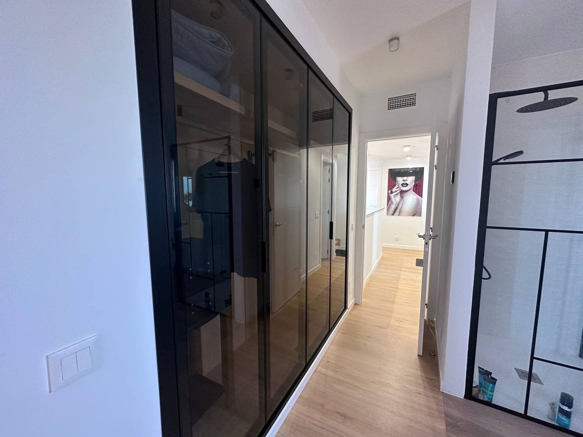 3 Bedroom Penthouse in Estepona - Photo 27