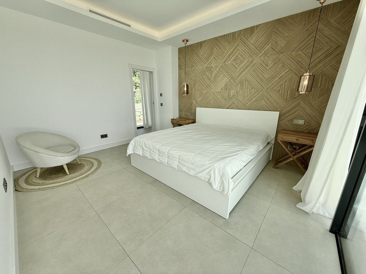 4 Bedroom Villa in Estepona - Photo 42