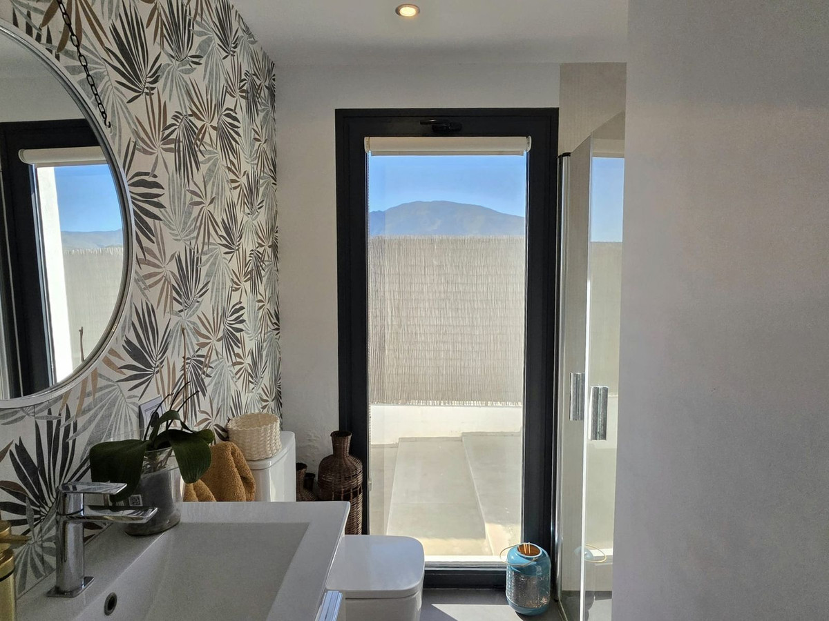 4 Bedroom Villa in Estepona - Photo 24