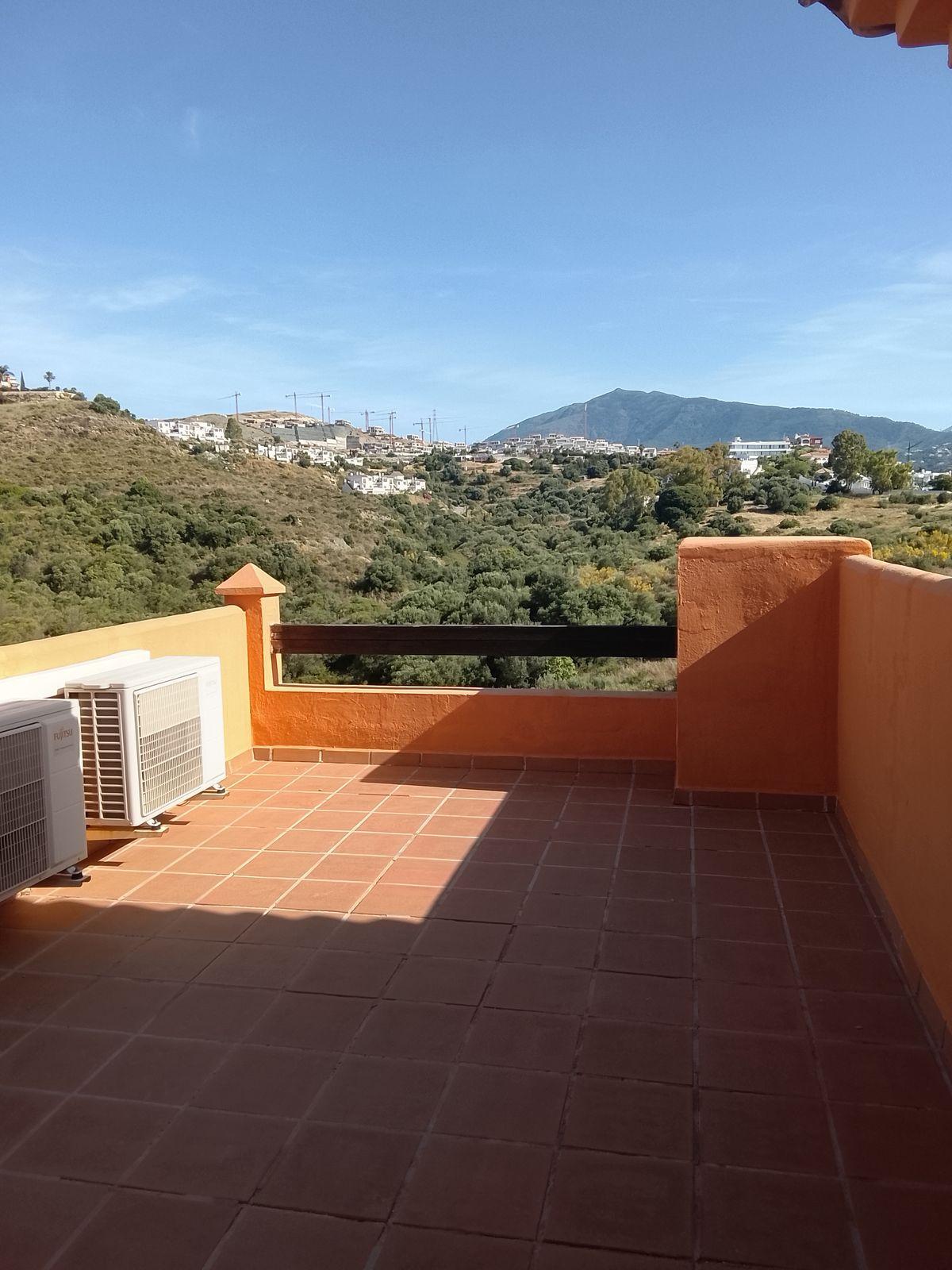 3 Bedroom Townhouse in Benahavís - Photo 6