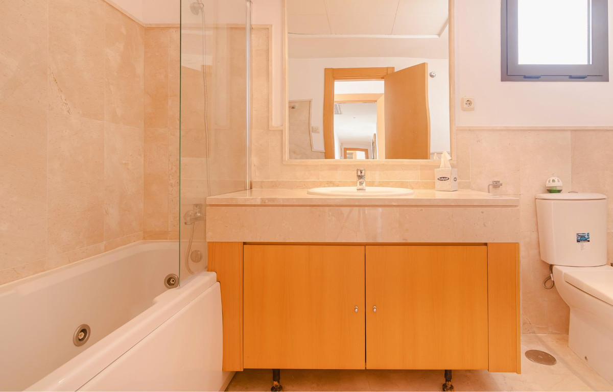 3 Bedroom Penthouse in Casares - Photo 16