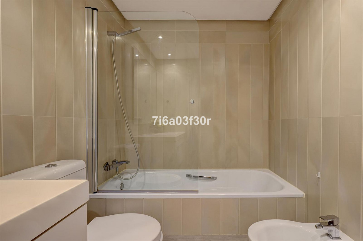 3 Bedroom Apartment in Marbella - Photo 16