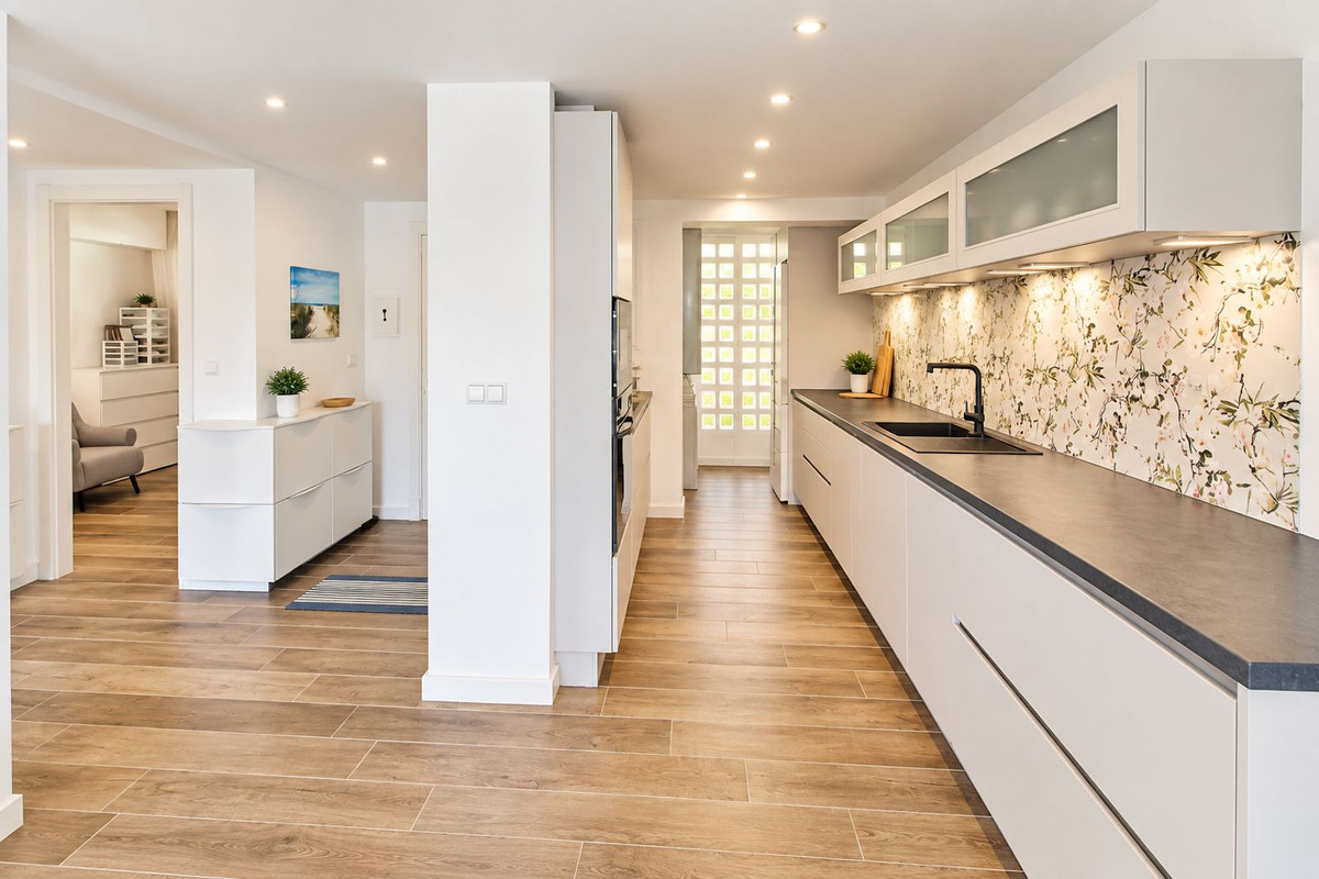 2 Bedroom Apartment in Marbella - Photo 9