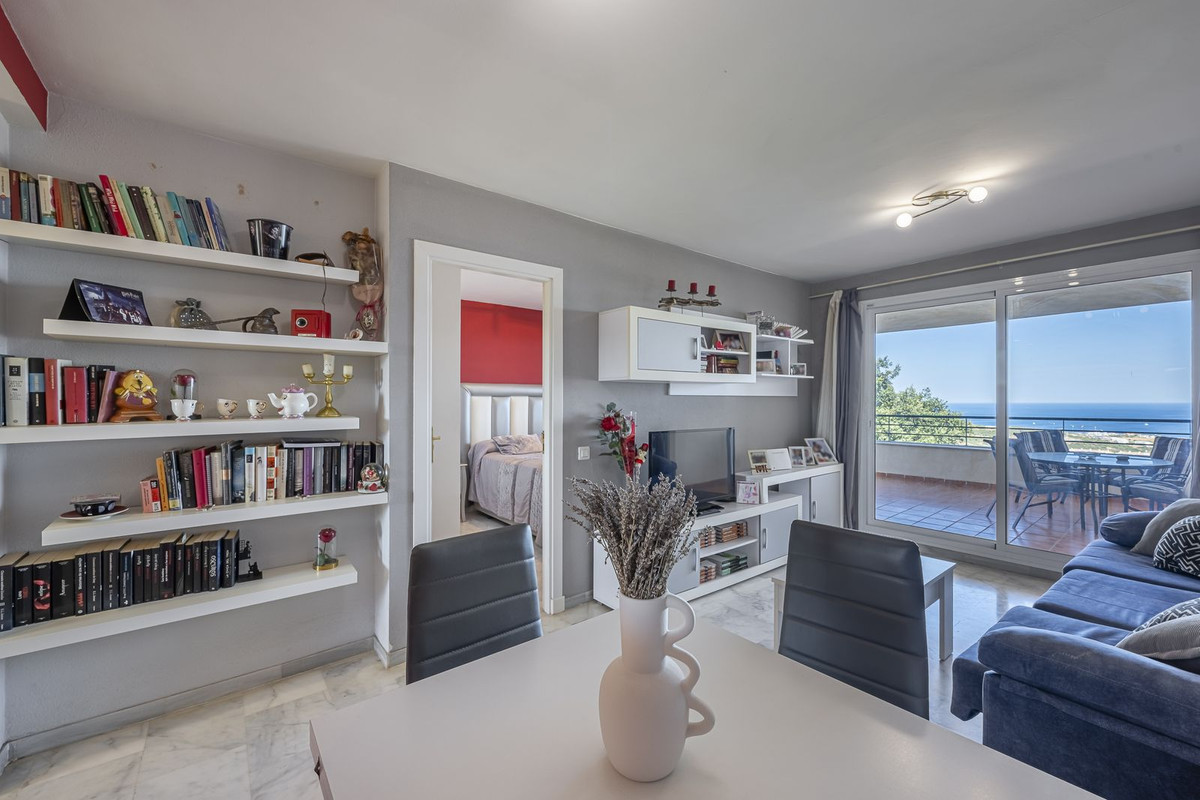 3 Bedroom Apartment in Casares - Photo 2
