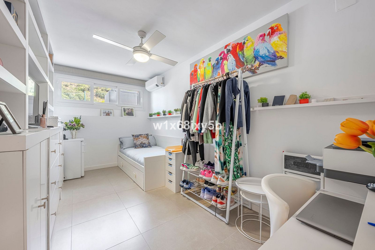 4 Bedroom Apartment in Benahavís - Photo 34