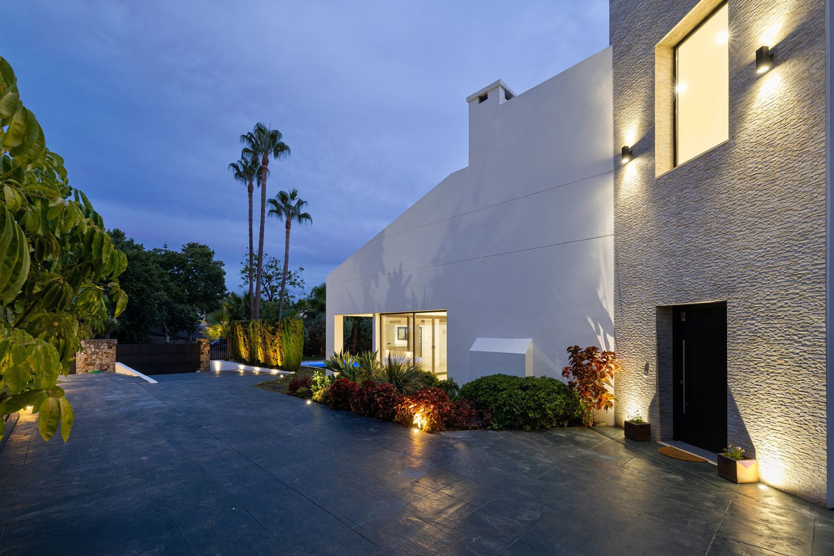 4 Bedroom Villa in San Pedro de Alcántara - Photo 49