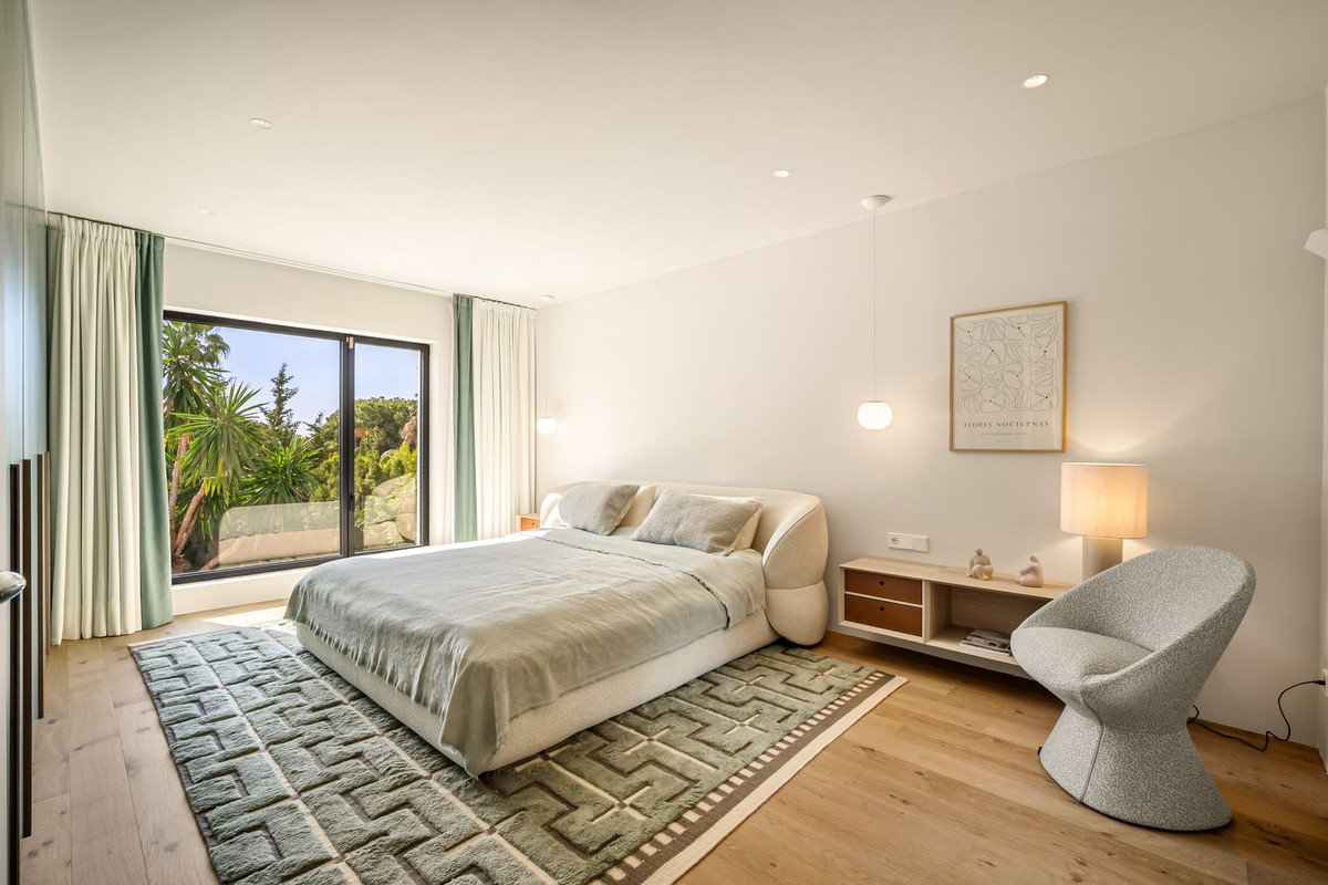 4 Bedroom Villa in Marbella - Photo 25