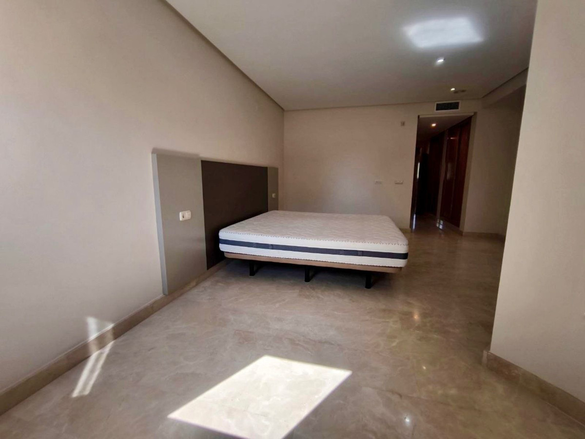Piso de 3 dormitorios con piscina en Málaga – Foto 10