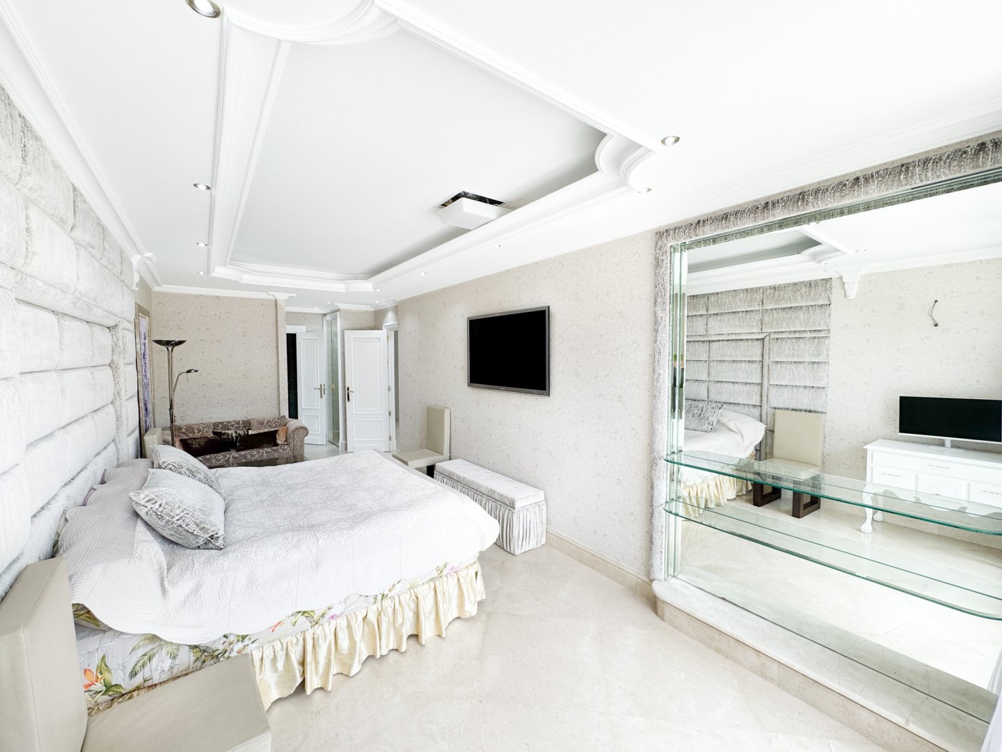 1 Bedroom Apartment in Marbella - Photo 15
