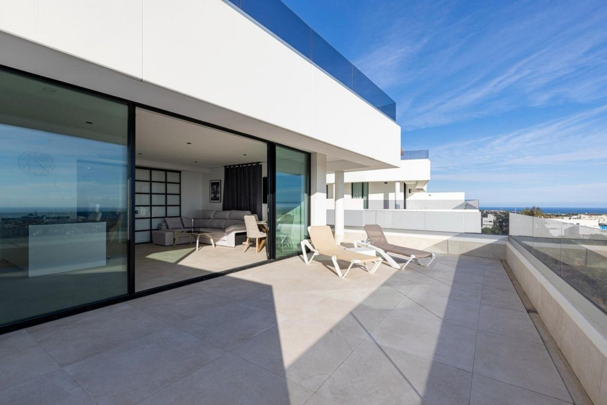 3 Bedroom Penthouse in Estepona - Photo 41