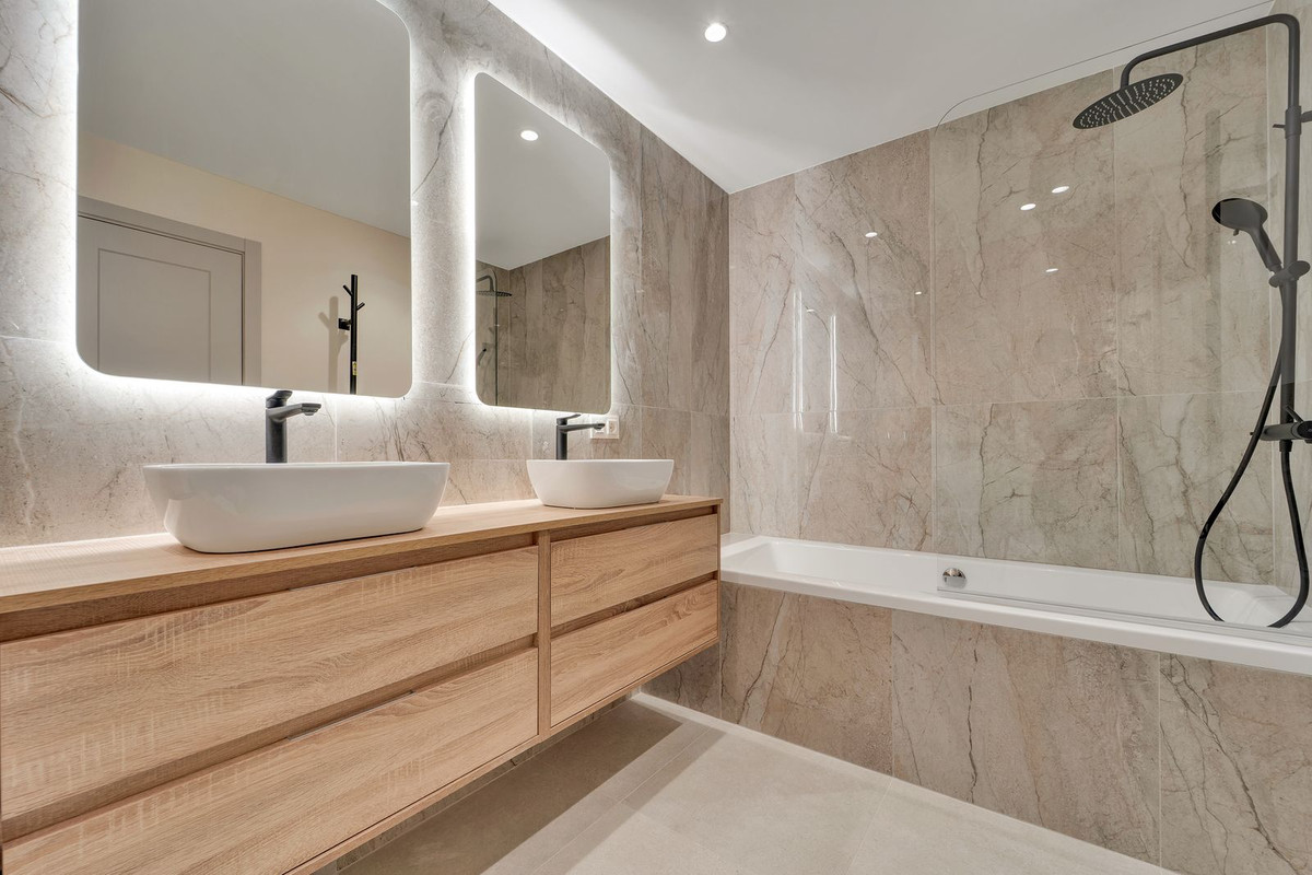 3 Bedroom Apartment in Estepona - Photo 16
