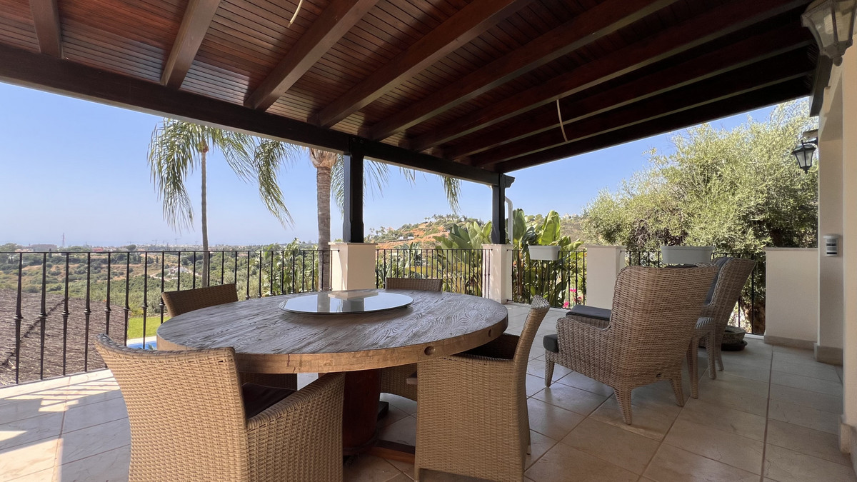 4 Bedroom Villa in Estepona - Photo 4
