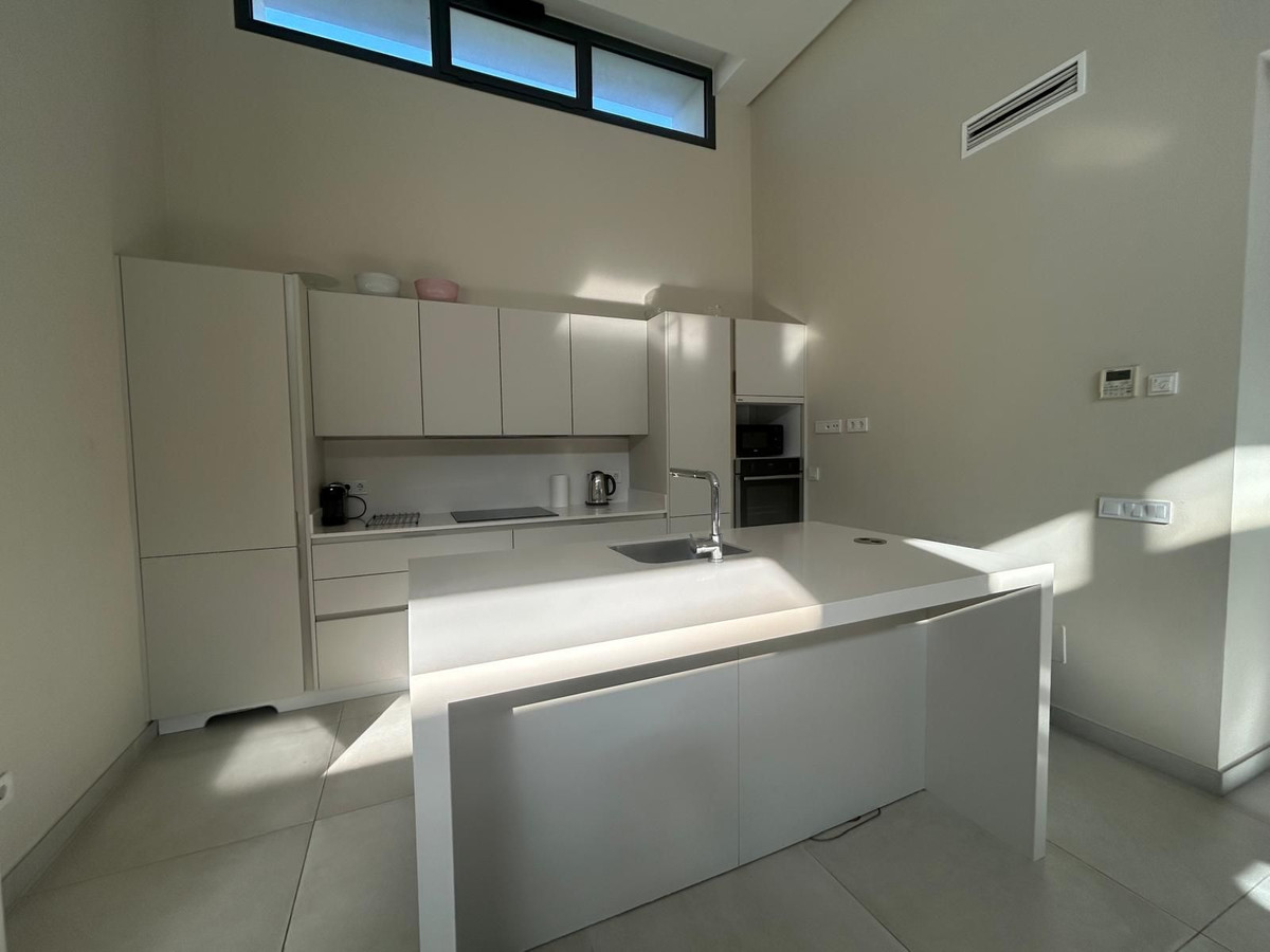 4 Bedroom Villa in Estepona - Photo 14